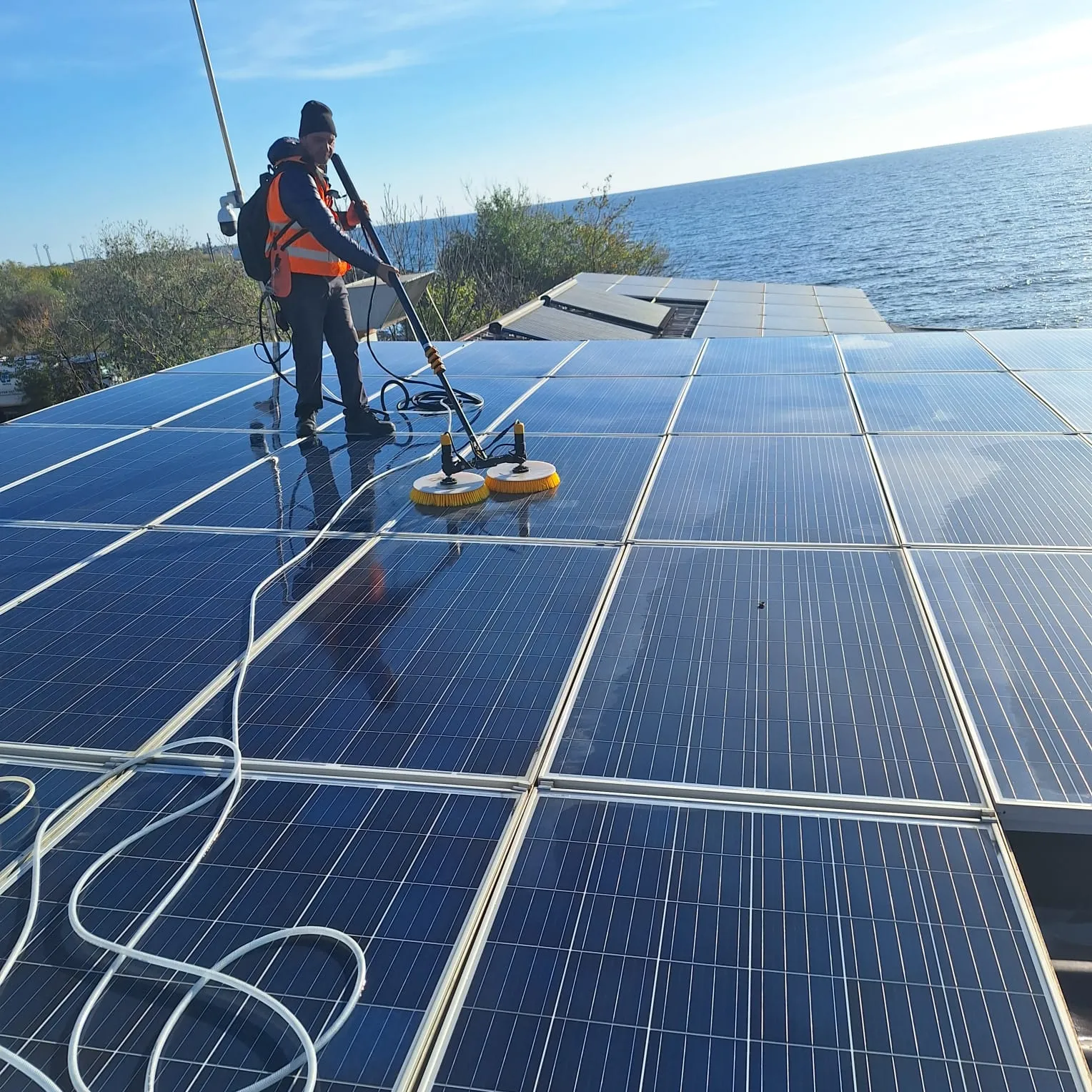 Spălare panouri fotovoltaice