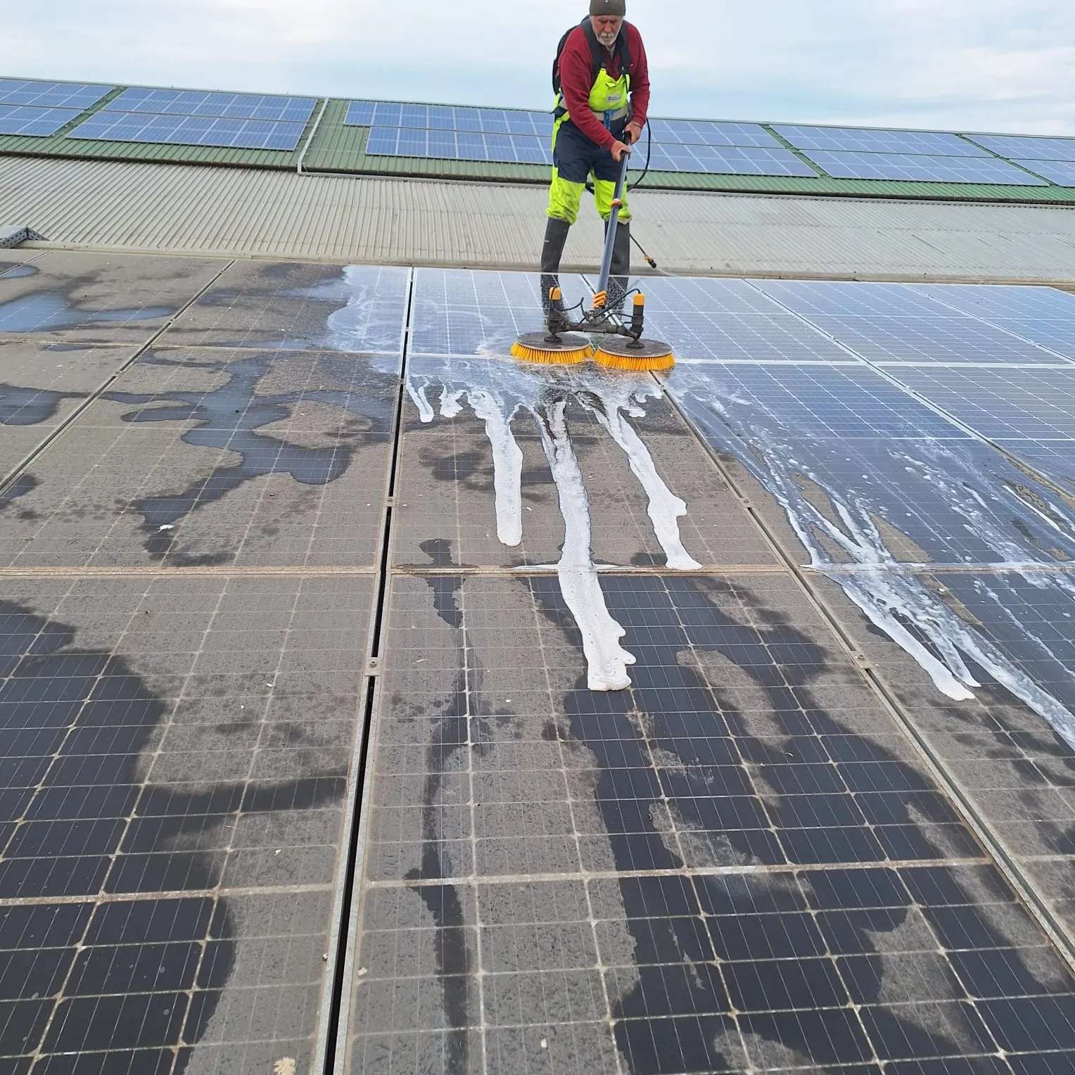 Spălare panouri fotovoltaice